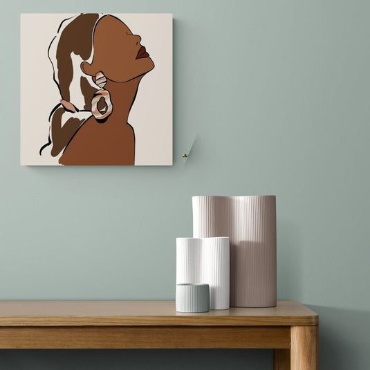 Arte minimalista de mujer en tonos tierra con estilo moderno para decoración elegante y contemporánea