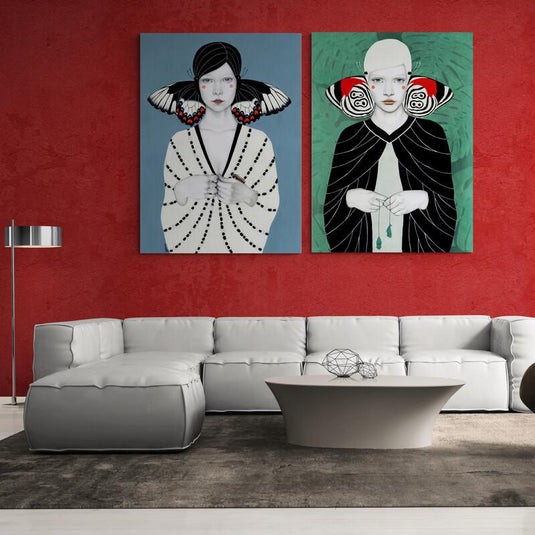 Retratos Artísticos con Elementos Surrealistas de Mariposas y Patrones Contrásticos