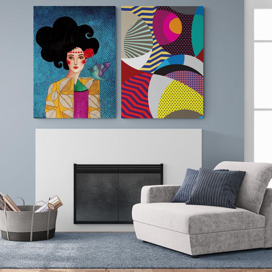 Retrato expresionista de mujer con colibrí y collage abstracto de formas coloridas