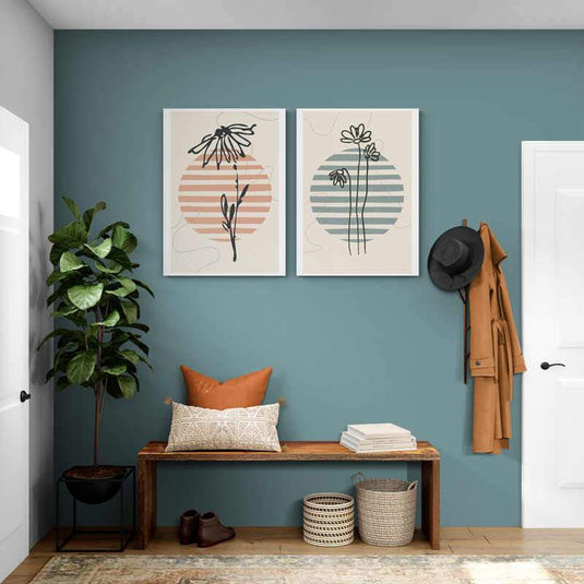 Cuadros Decorativos con Marialuisa Blanca: Círculo Naranja y Flor Negra, Círculo Turquesa con Siluetas Florales en Negro sobre Fondo Beige