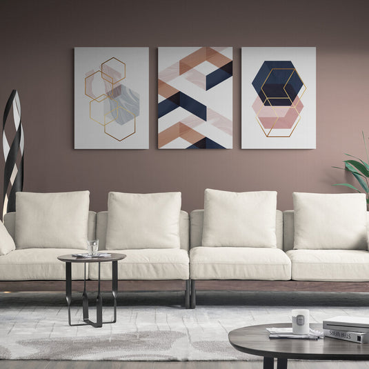 Set de cuadros blancos: hexágonos con bordes rosas y gris; diseño 'sixsac' en café, gris y azul oscuro; hexágonos en azul, rosa con detalles dorados.