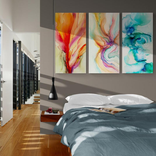 Tríptico de arte abstracto con fluidos acrílicos en tonos de rojo, púrpura y azul