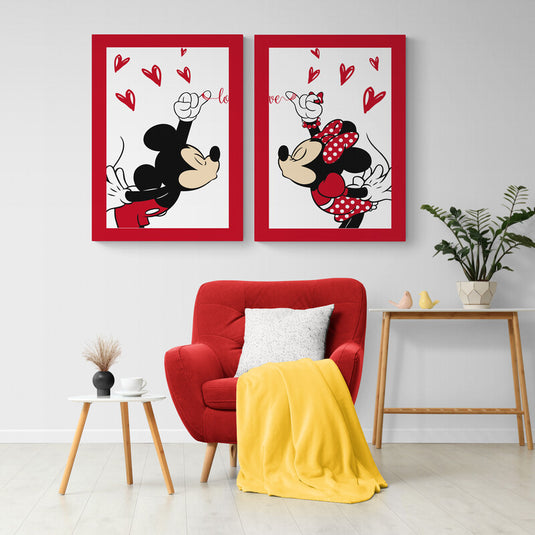 Dúo romántico de cuadros de Mickey y Minnie Mouse con marcos rojos y corazones flotantes.