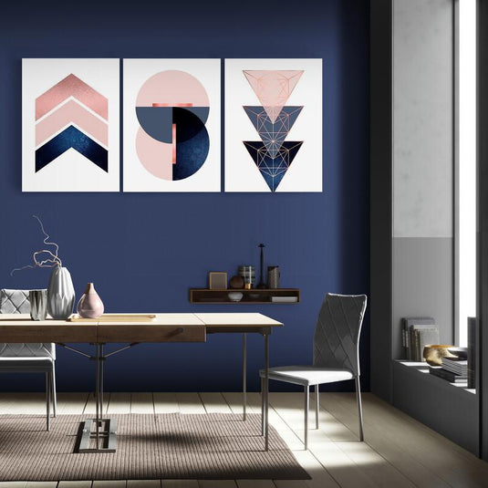 Tríptico abstracto geométrico con rosa cobrizo, azul y rosa