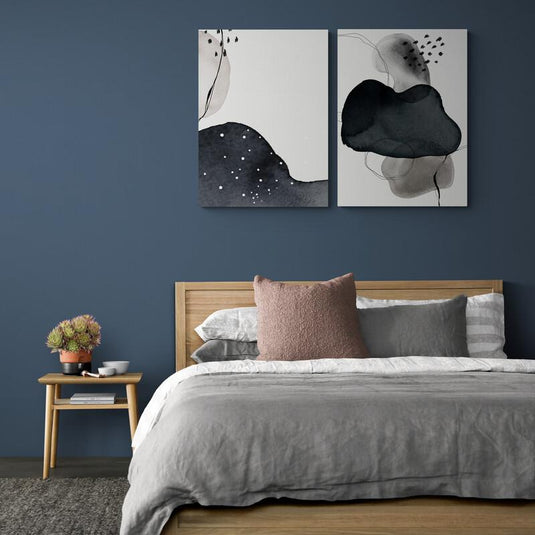 Cuadro decorativo con fondo blanco y manchas y líneas negras