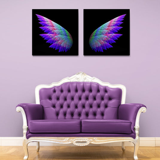 Serie de cuadros de alas multicolores sobre fondo negro: morado, rosa, azul, verde y café