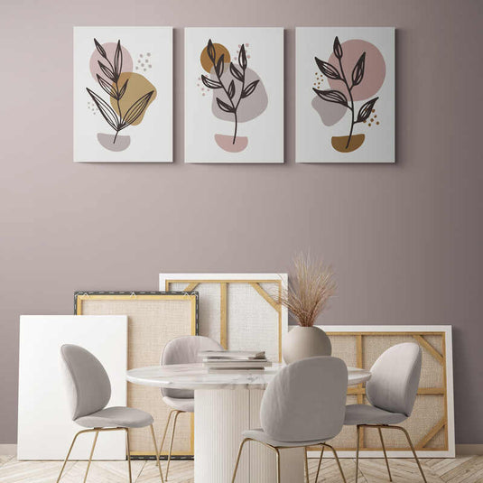 Hojas estilizadas en tríptico con paleta de colores neutros