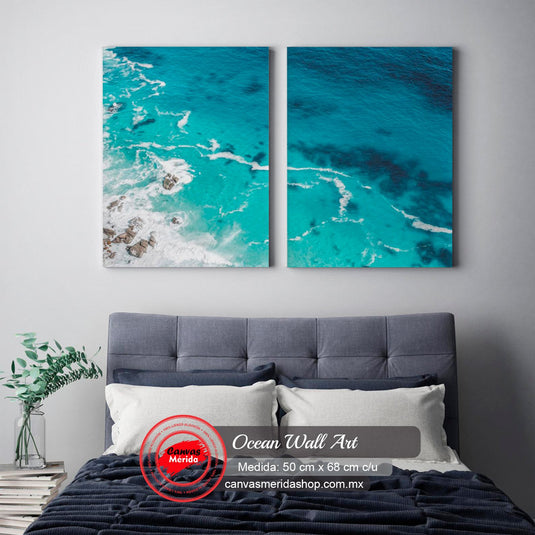 Vista aérea de la costa con olas espumosas y aguas tranquilas en azul turquesa