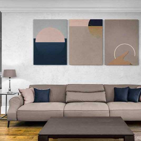 Tríptico decorativo moderno con formas geométricas en tonos pastel y detalles dorados