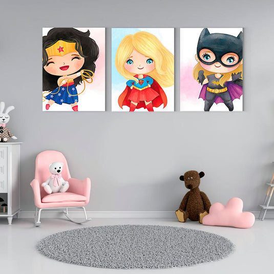 Tríptico infantil decorativo de superheroínas Wonder Woman, Supergirl y Batgirl estilo chibi