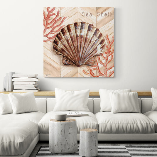 Pintura realista de una concha marina con corales sobre fondo de madera