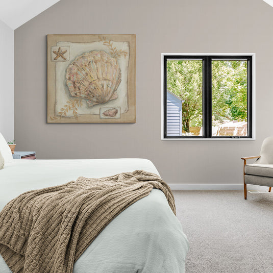 Pintura de concha marina con estrella de mar y caracola en fondo de lino con motivos botánicos