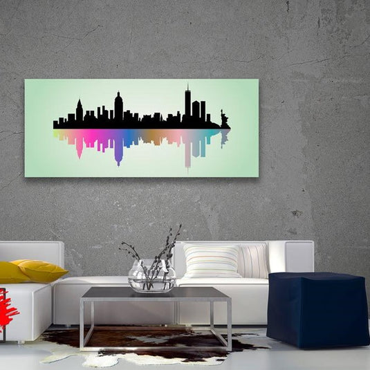 "Silueta de horizonte urbano con reflejos cromáticos en tonos pastel"