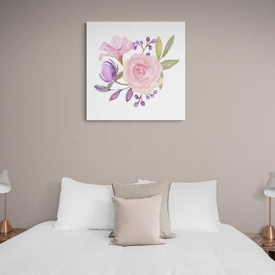 Arreglo floral en tonos rosados y púrpuras de acuarela