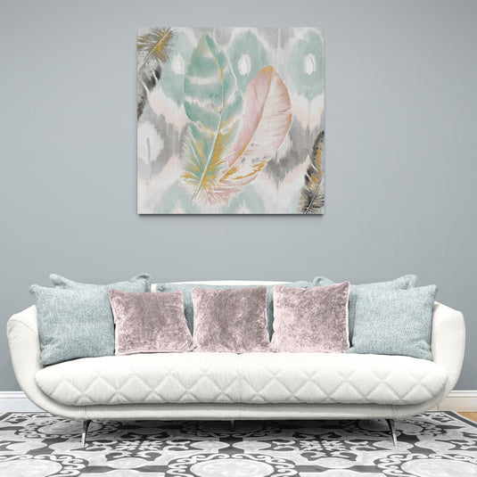 Pintura de plumas en tonos pastel sobre fondo abstracto