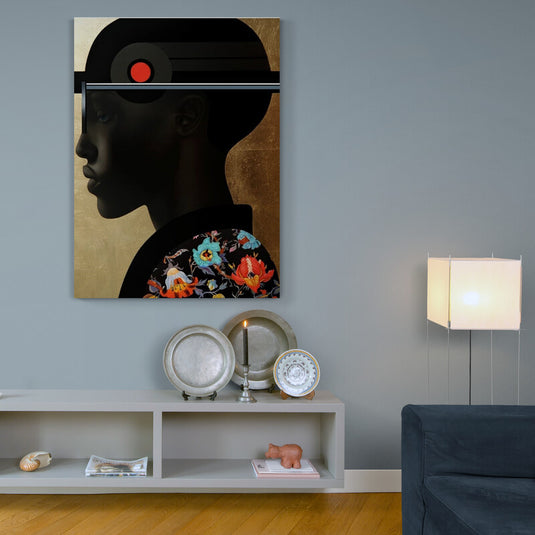 Perfil de mujer con geometría y flores