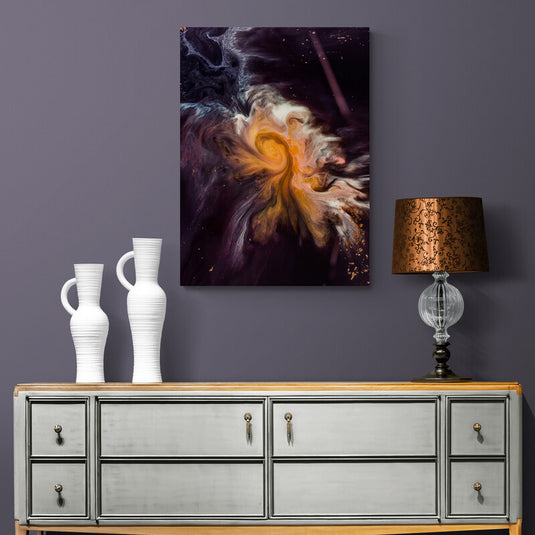 Cuadro decorativo abstracto de nebulosa espacial en tonos púrpura y dorado – Arte cósmico moderno para interiores