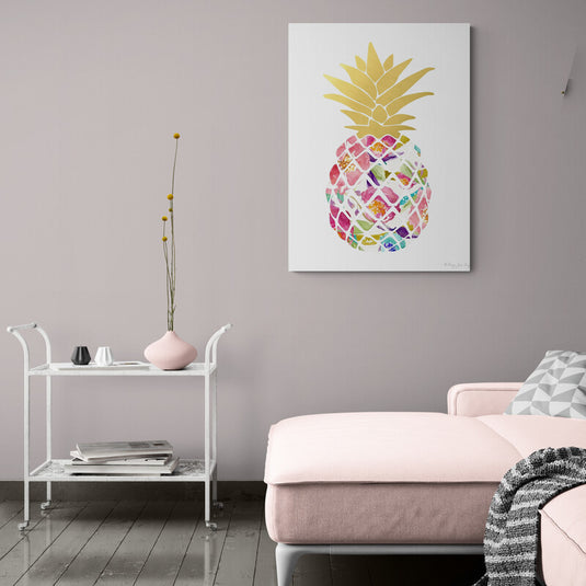 Piña con diseño geométrico y mosaico colorido