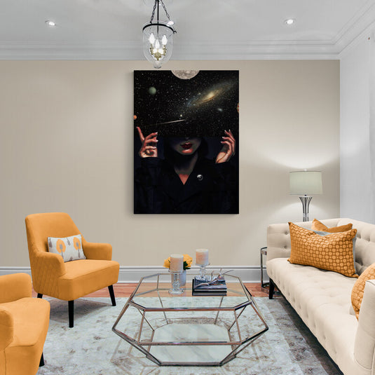 Cuadro decorativo Star Woman – arte surrealista con mujer y universo estrellado en tonos oscuros para decoración moderna y elegante