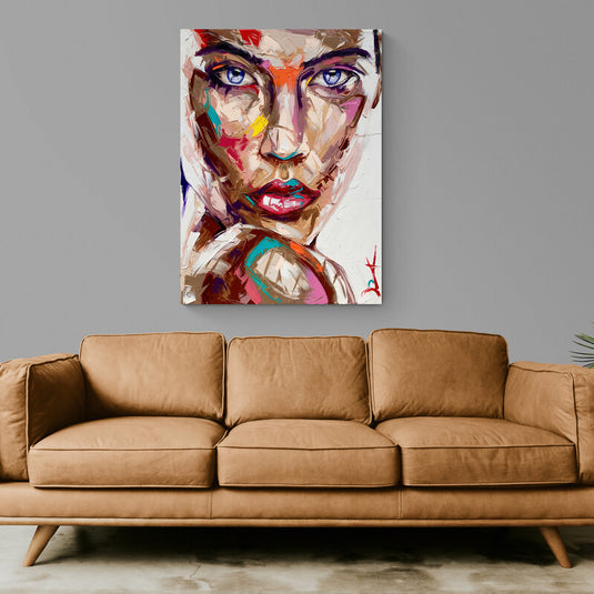 Cuadro decorativo mujer colorido estilo expresionista – retrato moderno con mirada intensa y pinceladas abstractas para decoración contemporánea y artística