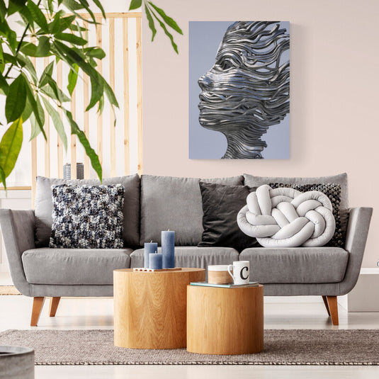 Escultura contemporánea de perfil humano con láminas de metal entrelazadas creando una ilusión de tridimensionalidad