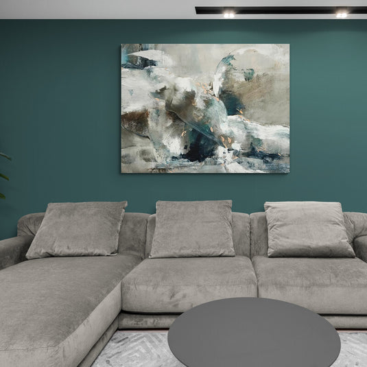 Obra de arte abstracto que imita formaciones rocosas en tonos grises y azules con detalles dorados