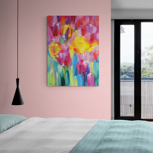 Pintura de tulipanes en colores vibrantes con estilo impresionista.
