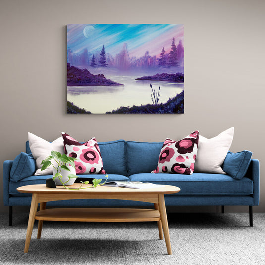 Pintura al óleo de paisaje lacustre al crepúsculo con árboles y luna.