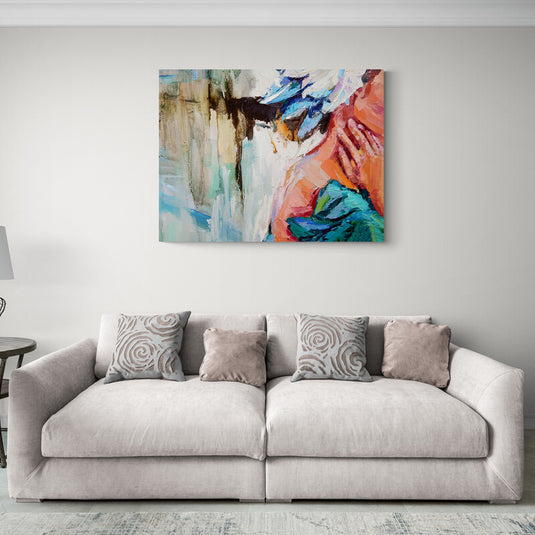 Retrato abstracto en tonos cálidos y fríos con fondo texturizado.