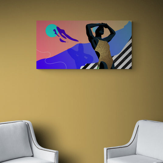 "Figura femenina estilizada con fondo abstracto y vestido metálico"