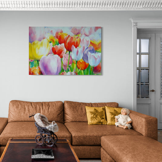 Pintura de tulipanes multicolores en un campo primaveral.