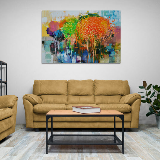 Pintura abstracta de árboles coloridos en tonos brillantes sobre un fondo neutro