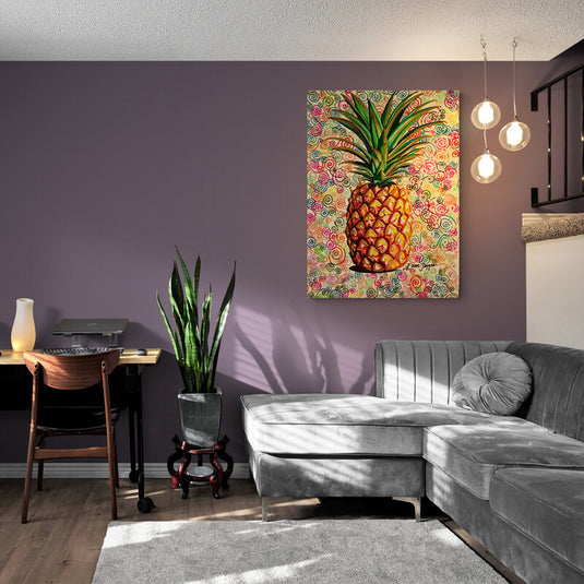 Piña detallada sobre fondo de patrones en espiral multicolor