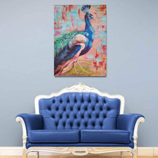 Majestuoso pavo real en tonos azules y verdes sobre fondo turquesa con matices rojos y rosas