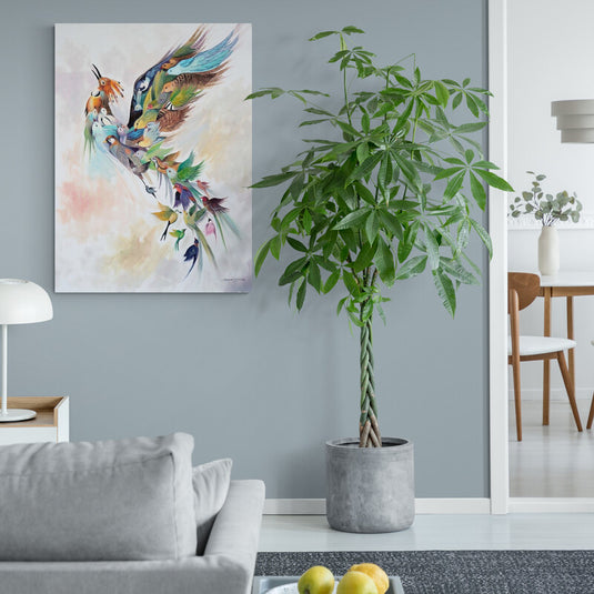 Cuadro decorativo con pájaros multicolores formando un ave fénix sobre fondo blanco y tonos pastel