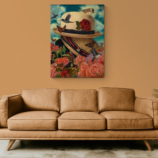Cuadro decorativo de cielo azul con nubes, sombreros tejidos, rosa roja, colibríes, mariposas y flores salmón