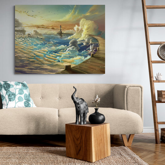 Pintura surrealista de un faro con reflejos del cielo en el mar al atardecer