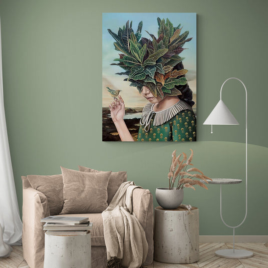 Niña de perfil con rostro entre hojas, vestido verde y gris, sosteniendo pajarito sobre fondo paisajístico en cuadro decorativo