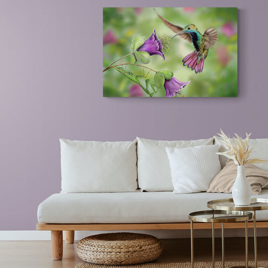 Cuadro Decorativo: Flores Moradas y Colibrí en Vuelo - Captura de Belleza Natural