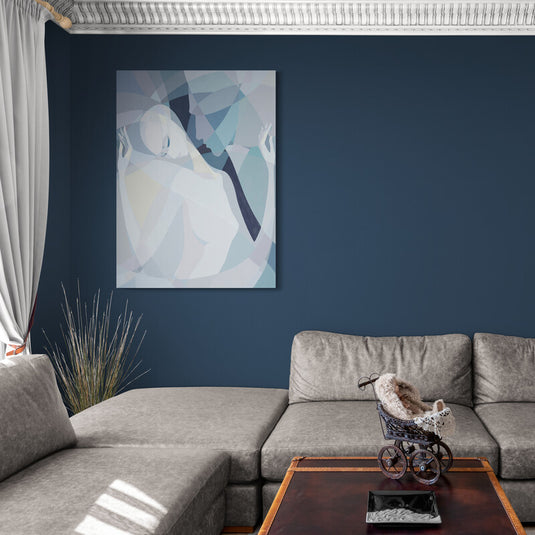 Cuadro decorativo minimalista con fusiones de blanco, azules y beige, mostrando silueta de mujer y perfil masculino cercano.