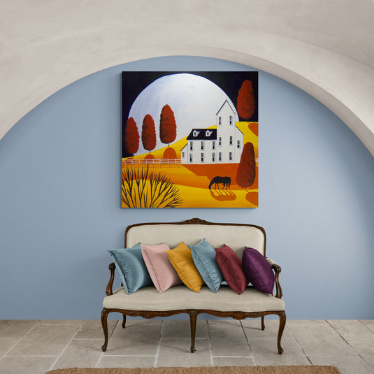 Luna llena sobre granja nocturna con caballo negro, árboles rojos y casa blanca