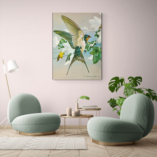 Colibrí verde y crema sobre fondo claro con flores blancas sutiles y hojas verdes en cuadro decorativo