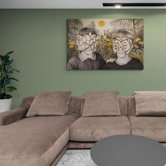 Retrato de niños con máscaras en un jardín de fantasía.