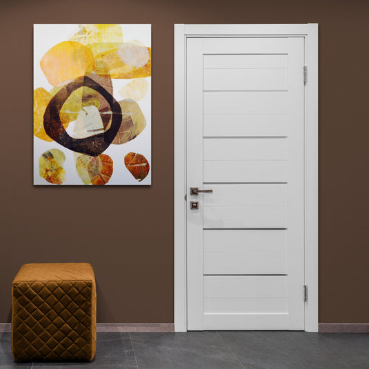 Composición abstracta con capas translúcidas y formas geométricas en tonos cálidos de sol