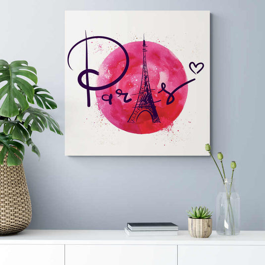 Ilustración artística de la Torre Eiffel con fondo de acuarela rosa y caligrafía de París