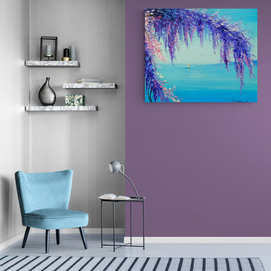 Pintura al óleo de flores colgantes con vista a un mar tranquilo