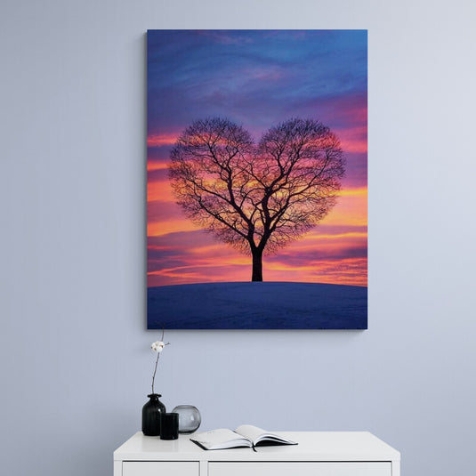 Cuadro Decorativo: Atardecer con Árbol en Forma de Corazón en Tonalidades Morado, Naranja y Rosa