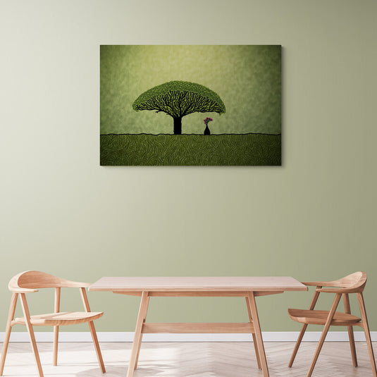 Árbol frondoso verde con pequeño árbol de hojas rosadas sobre fondo verde