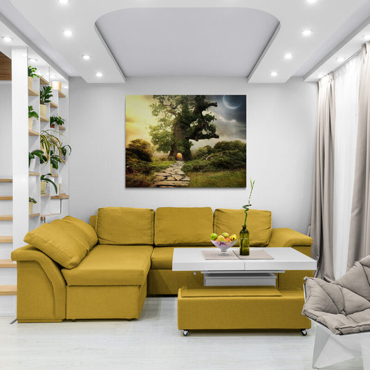 Cuadro paisajístico con árbol portal, camino central, sol y luna en equilibrio