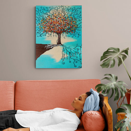 Cuadro_Decorativo_Arbol_Vibrante_con_Raices_Visibles_y_Hojas_Naranjas_Cafes_Verdes_Fondo_Turquesa